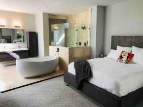 Penthouse Luxury, DTLA views, live-work walk to everything!